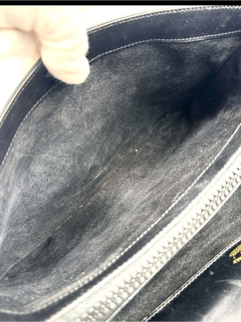 Gucci Black Leather Shoulder Bag with Gold Horsebit - Picture 5 of 16